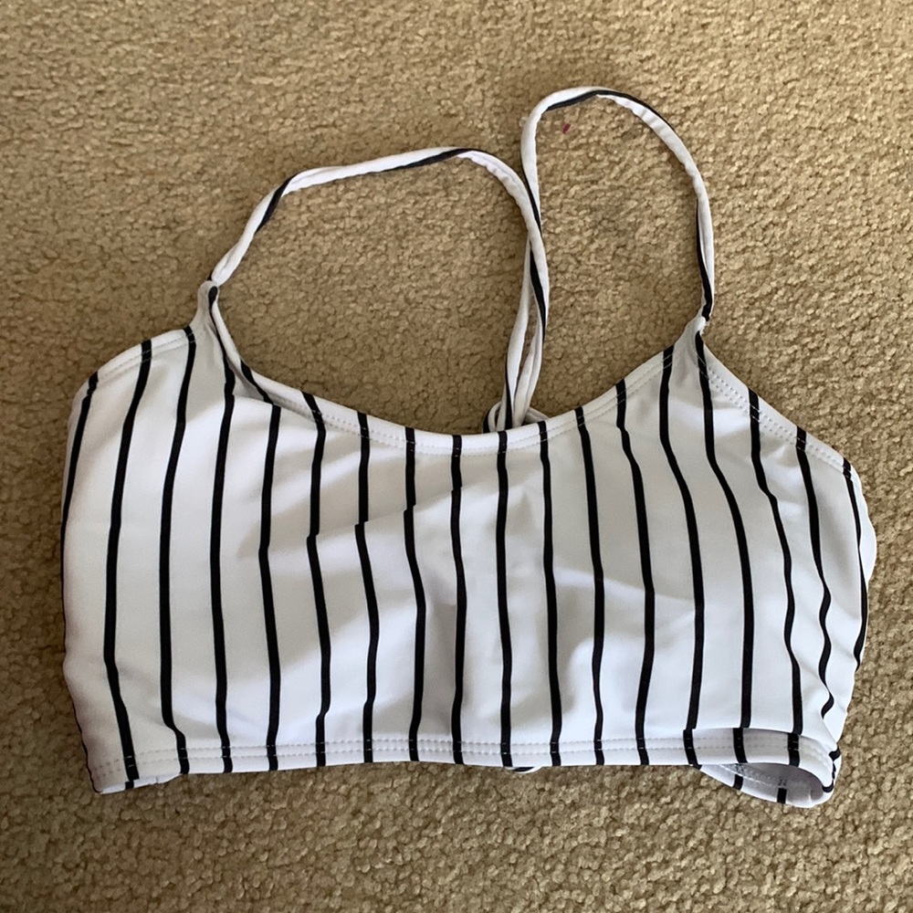 Bikini top with adjustable straps